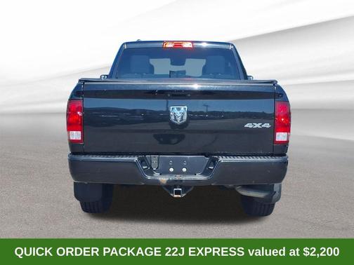 Brilliant Black Crystal Pearlcoat 2018 RAM 1500 Express