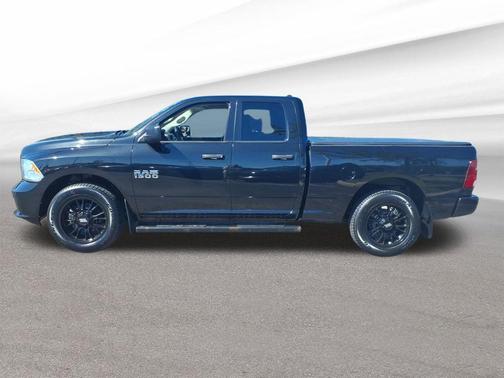Brilliant Black Crystal Pearlcoat 2018 RAM 1500 Express
