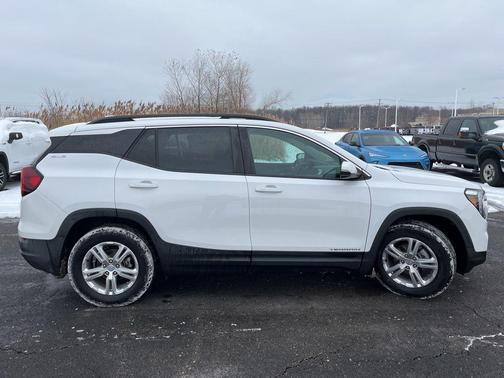 2022 GMC Terrain SLE