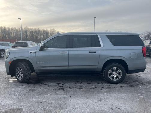 2023 GMC Yukon XL SLE