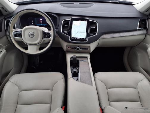 2024 Volvo XC90 B6 Plus Bright Theme