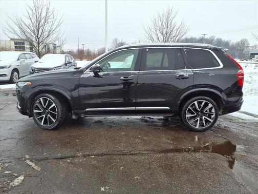 2024 Volvo XC90 B6 Plus Bright Theme