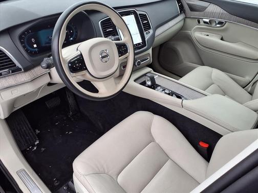 2024 Volvo XC90 B6 Plus Bright Theme