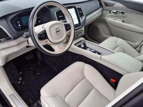 2024 Volvo XC90 B6 Plus Bright Theme