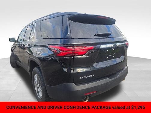 Mosaic Black Metallic 2023 Chevrolet Traverse LT Cloth