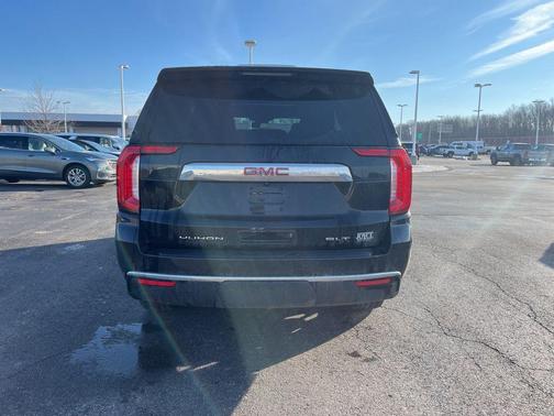 2023 GMC Yukon SLT