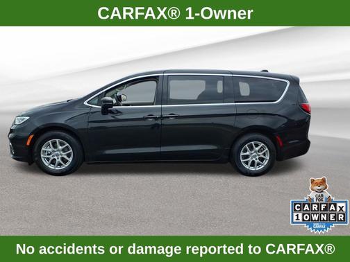 Brilliant Black Crystal Pearlcoat 2023 Chrysler Pacifica Touring L