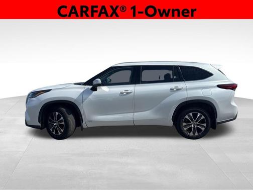 Wind Chill Pearl 2022 Toyota Highlander Hybrid XLE