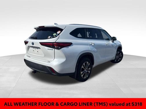 Wind Chill Pearl 2022 Toyota Highlander Hybrid XLE