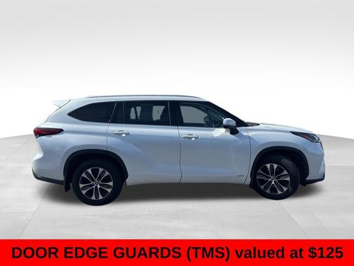 Wind Chill Pearl 2022 Toyota Highlander Hybrid XLE