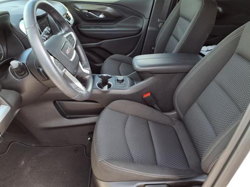 Summit White 2022 GMC Terrain SLE