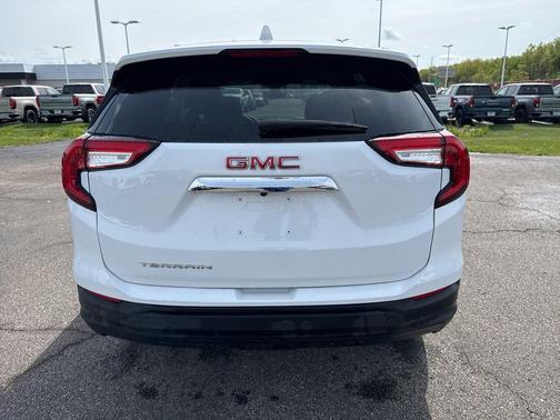 Summit White 2022 GMC Terrain SLE