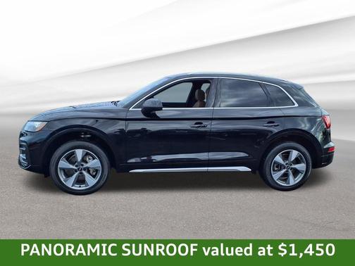 Mythos Black Metallic 2023 Audi Q5 40 Premium