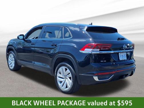 Deep Black Pearl 2023 Volkswagen Atlas Cross Sport 3.6L V6 SE w/Technology