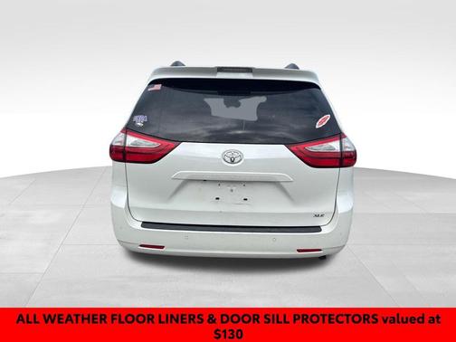 Blizzard Pearl 2018 Toyota Sienna XLE Premium