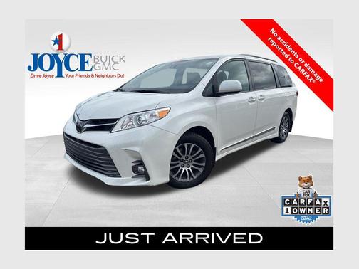 Blizzard Pearl 2018 Toyota Sienna XLE Premium