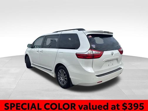Blizzard Pearl 2018 Toyota Sienna XLE Premium