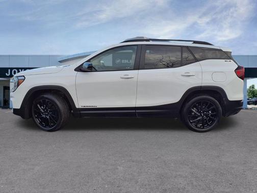 Summit White 2023 GMC Terrain SLE