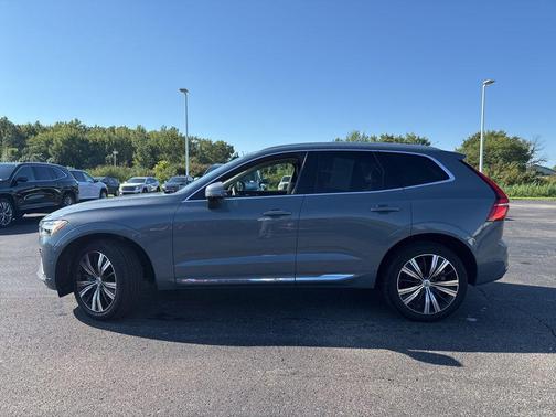 2023 Volvo XC60 B5 Plus Bright Theme