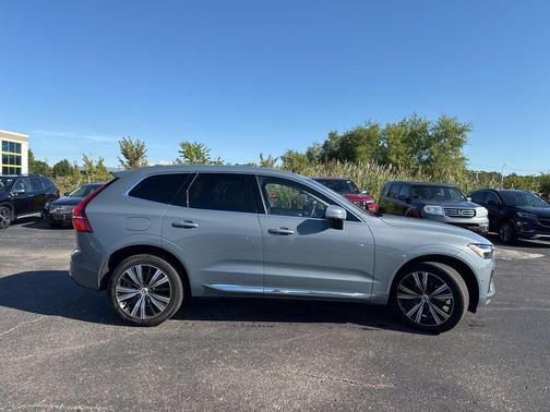 2023 Volvo XC60 B5 Plus Bright Theme