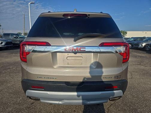 Light Stone Metallic 2022 GMC Acadia SLT