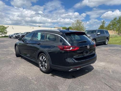 2018 Buick Regal TourX Essence