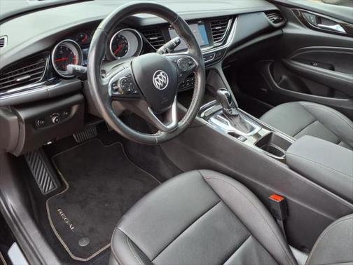 2018 Buick Regal TourX Essence