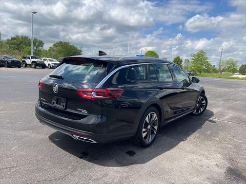2018 Buick Regal TourX Essence
