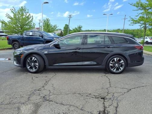 2018 Buick Regal TourX Essence