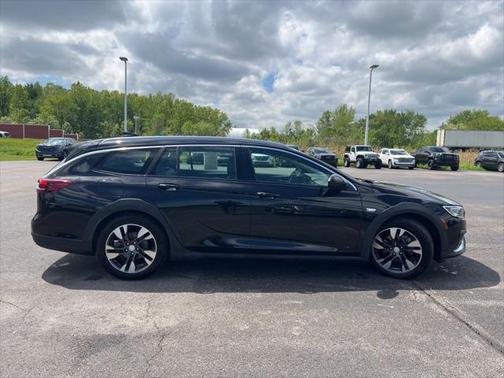 2018 Buick Regal TourX Essence