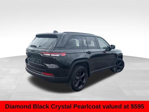 Diamond Black Crystal Pearlcoat 2024 Jeep Grand Cherokee Altitude
