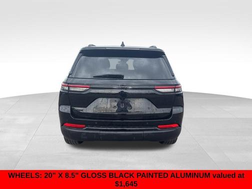 Diamond Black Crystal Pearlcoat 2024 Jeep Grand Cherokee Altitude