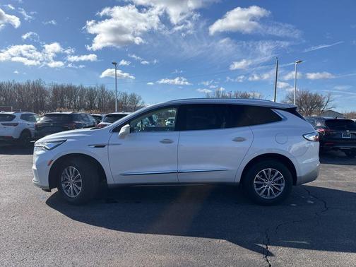2023 Buick Enclave Essence