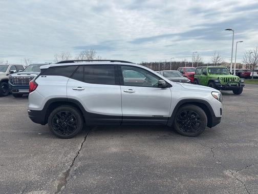 Quicksilver Metallic 2021 GMC Terrain SLE