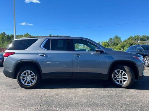 Satin Steel Metallic 2019 Chevrolet Traverse LT Cloth