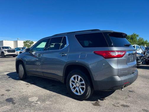 Satin Steel Metallic 2019 Chevrolet Traverse LT Cloth