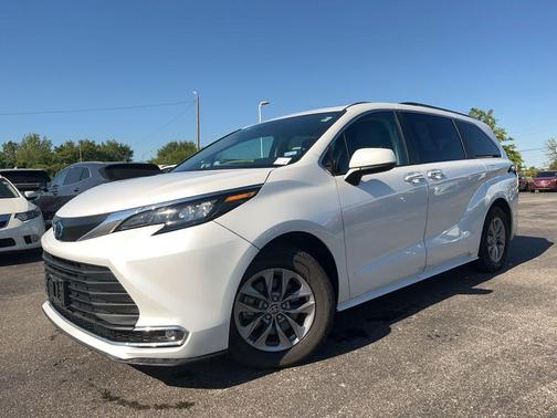 Wind Chill Pearl 2024 Toyota Sienna XLE