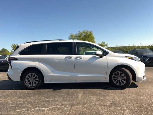 Wind Chill Pearl 2024 Toyota Sienna XLE