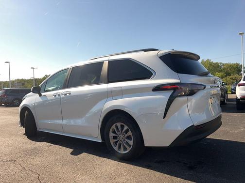 Wind Chill Pearl 2024 Toyota Sienna XLE