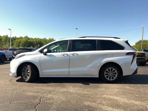 Wind Chill Pearl 2024 Toyota Sienna XLE