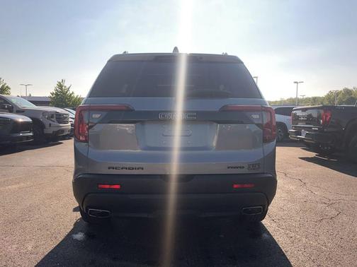 Sterling Metallic 2023 GMC Acadia SLT