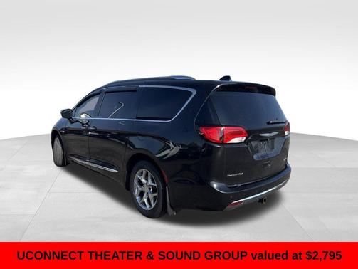 Brilliant Black Crystal Pearlcoat 2017 Chrysler Pacifica Limited