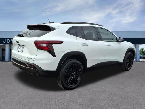 Summit White 2024 Chevrolet Trax ACTIV