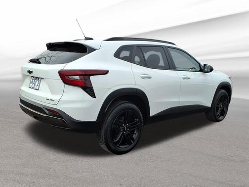 Summit White 2024 Chevrolet Trax ACTIV