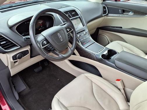 2019 Lincoln Nautilus Select