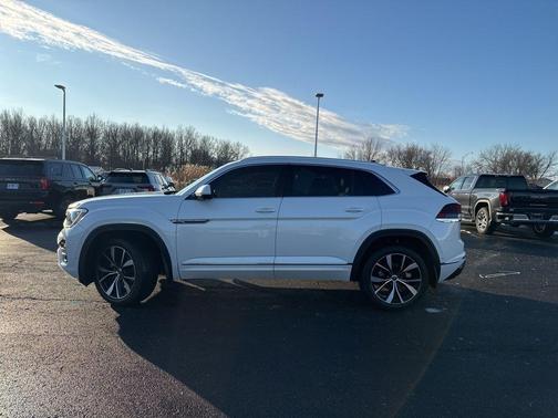 2024 Volkswagen Atlas Cross Sport 2.0T SEL Premium