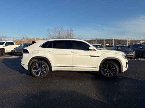 2024 Volkswagen Atlas Cross Sport 2.0T SEL Premium