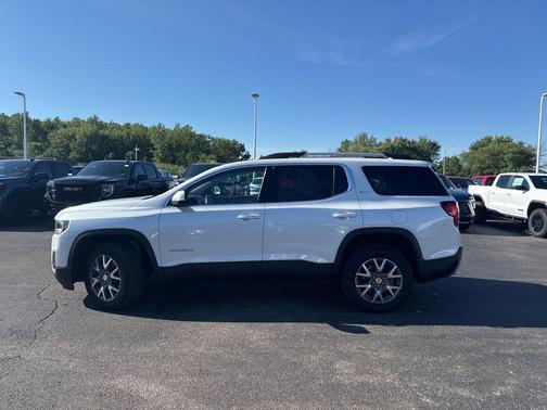 2022 GMC Acadia SLT