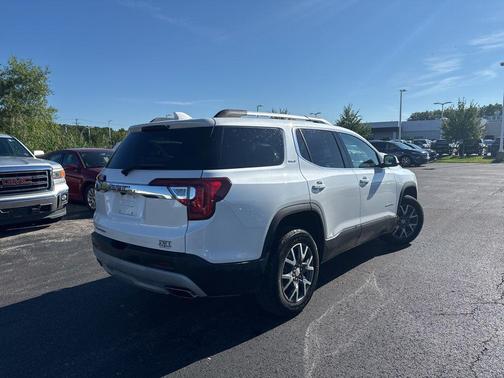 2022 GMC Acadia SLT