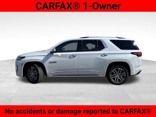 Iridescent Pearl Tricoat 2022 Chevrolet Traverse High Country